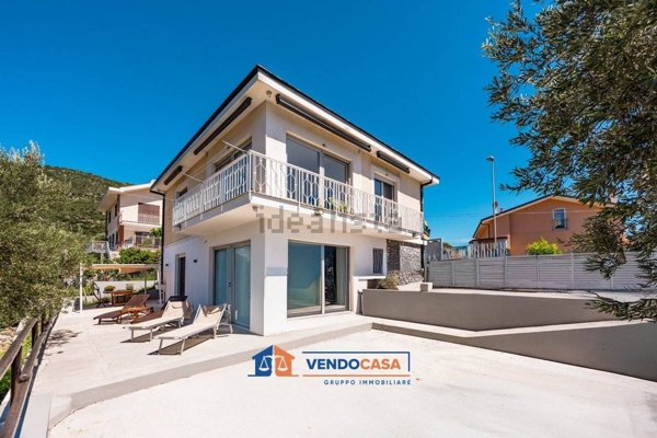 casa indipendente in vendita a Boissano