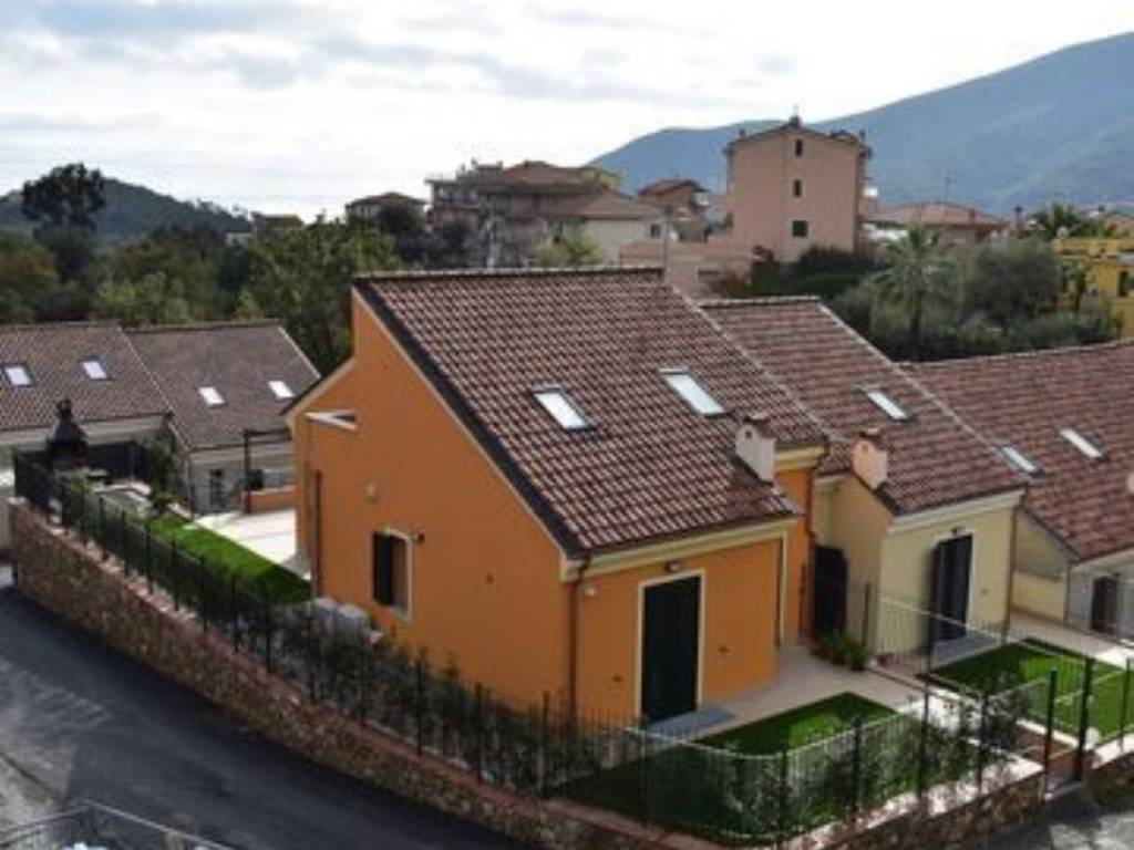 casa indipendente in vendita a Boissano