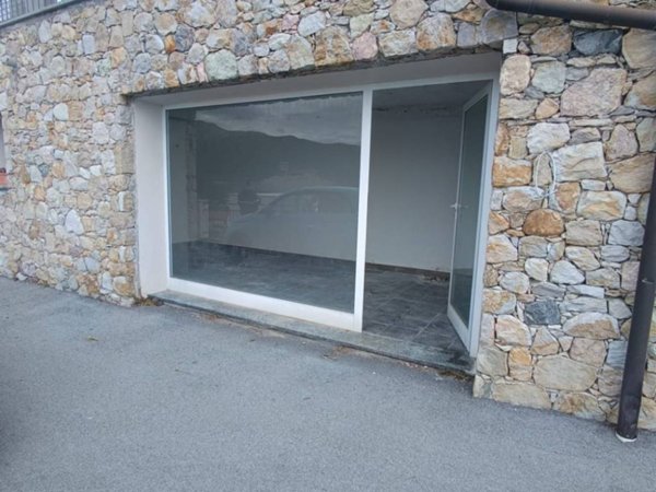 locale commerciale in vendita a Boissano