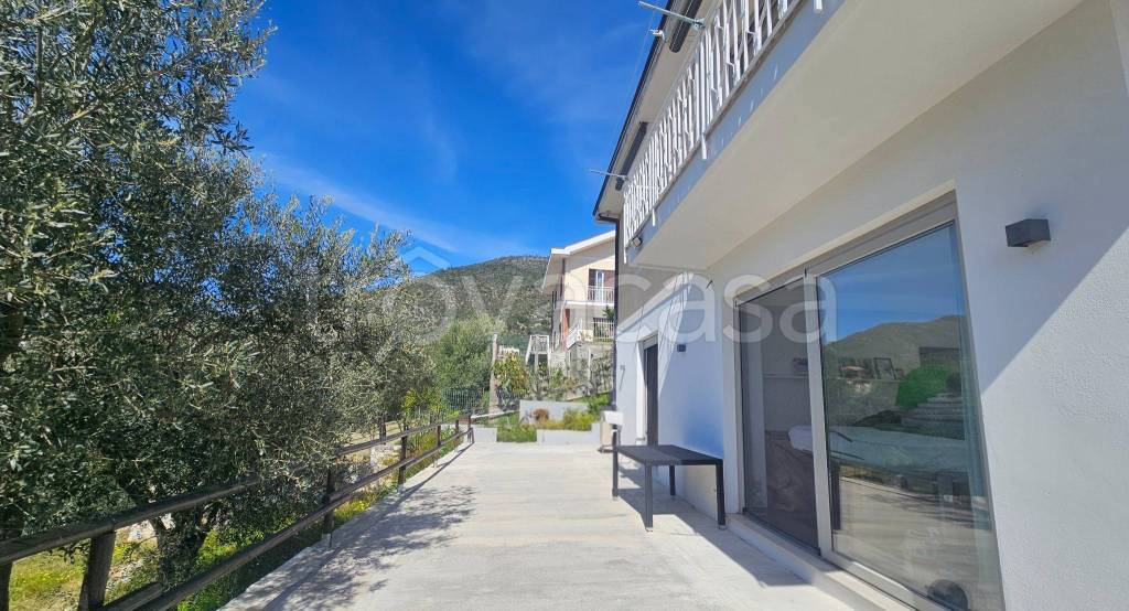 casa indipendente in vendita a Boissano