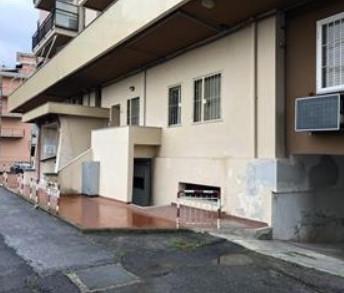 locale commerciale in vendita a Borghetto Santo Spirito