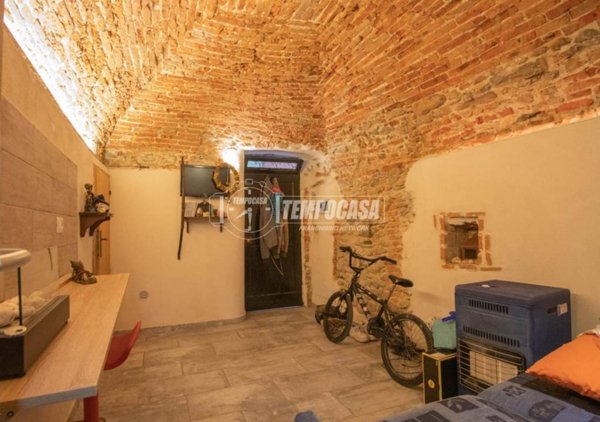 locale di sgombero in vendita a Borghetto Santo Spirito
