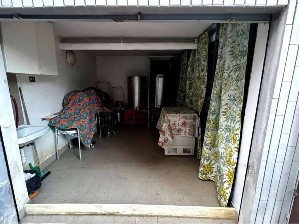 locale di sgombero in vendita a Borghetto Santo Spirito