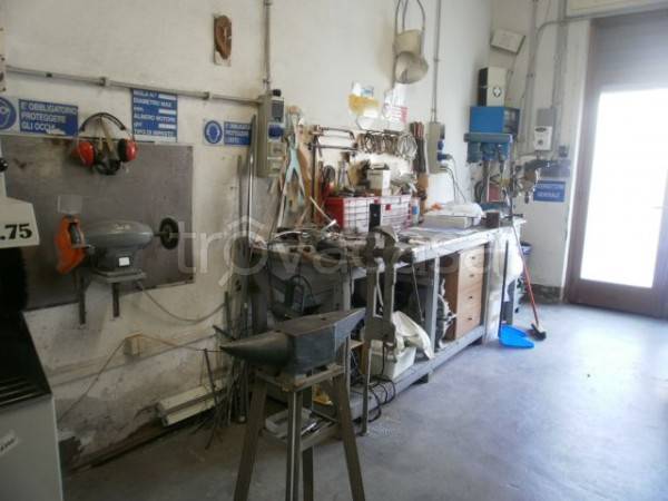 negozio in vendita a Borghetto Santo Spirito