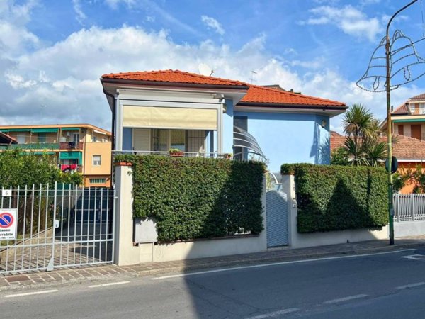 casa indipendente in vendita a Borghetto Santo Spirito
