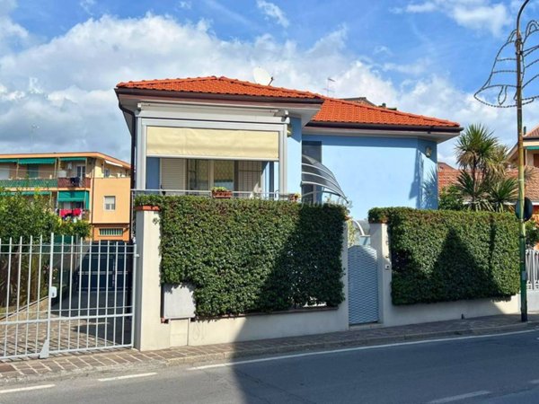 casa indipendente in vendita a Borghetto Santo Spirito