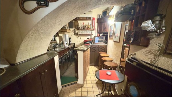 locale commerciale in vendita a Borghetto Santo Spirito