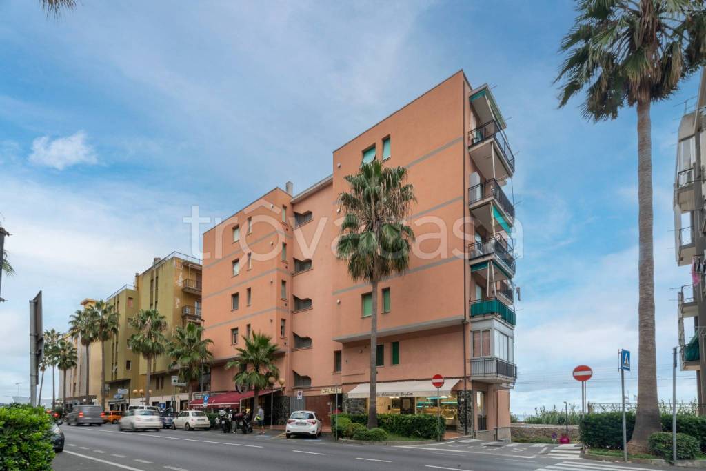 locale di sgombero in vendita a Borghetto Santo Spirito