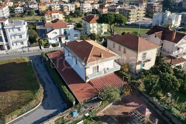 casa indipendente in vendita a Borghetto Santo Spirito