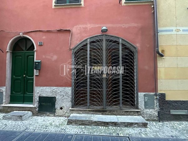 locale commerciale in vendita a Borghetto Santo Spirito