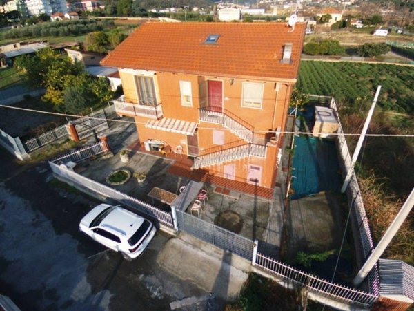 casa indipendente in vendita a Borghetto Santo Spirito