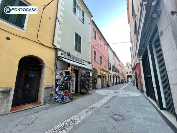 locale commerciale in vendita a Borghetto Santo Spirito