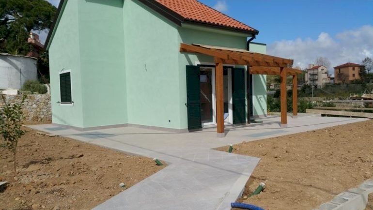 casa indipendente in vendita a Borghetto Santo Spirito