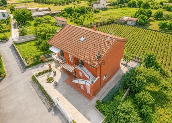 casa indipendente in vendita a Borghetto Santo Spirito