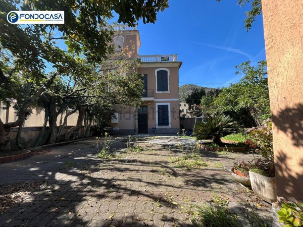 casa indipendente in vendita a Borghetto Santo Spirito