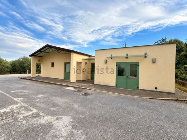 locale commerciale in vendita a Borghetto Santo Spirito