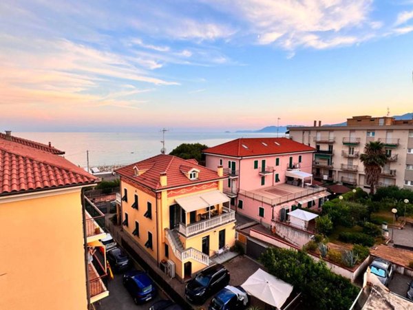 appartamento in vendita a Borgio Verezzi in zona Borgio