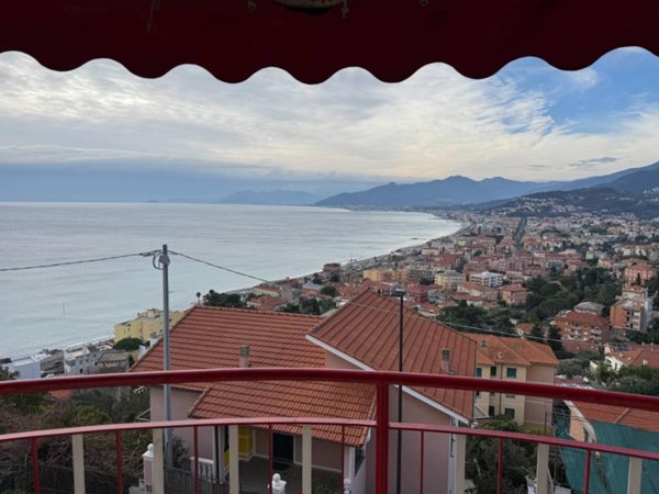 casa indipendente in vendita a Borgio Verezzi