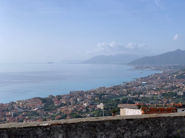 casa indipendente in vendita a Borgio Verezzi