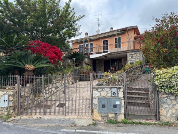 casa indipendente in vendita a Borgio Verezzi in zona Borgio