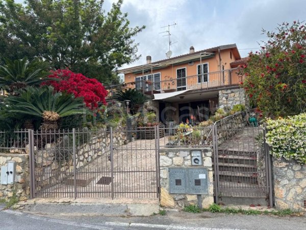 casa indipendente in vendita a Borgio Verezzi in zona Borgio
