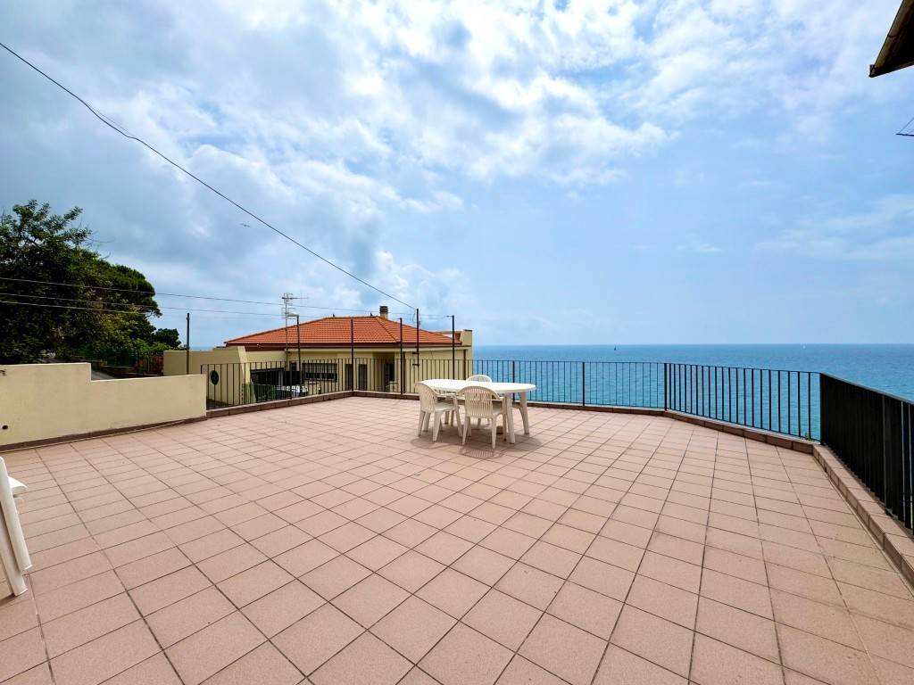 appartamento in vendita a Borgio Verezzi in zona Borgio