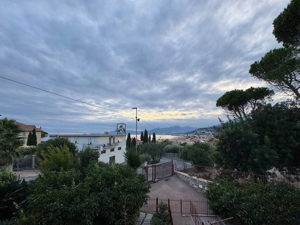 appartamento in vendita a Borgio Verezzi in zona Borgio