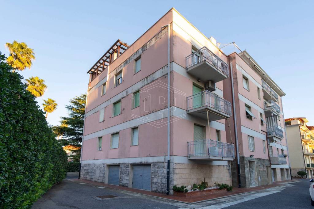 appartamento in vendita a Borgio Verezzi in zona Borgio