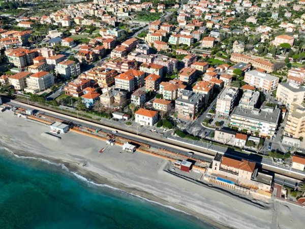 negozio in vendita a Borgio Verezzi in zona Borgio