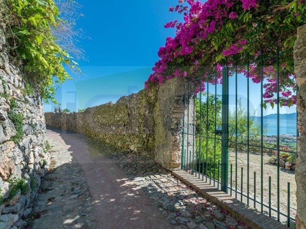 casa indipendente in vendita a Borgio Verezzi in zona Verezzi