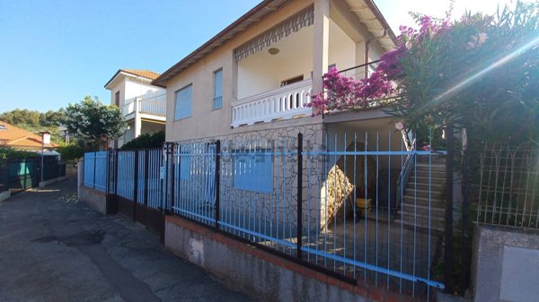 casa indipendente in vendita a Borgio Verezzi