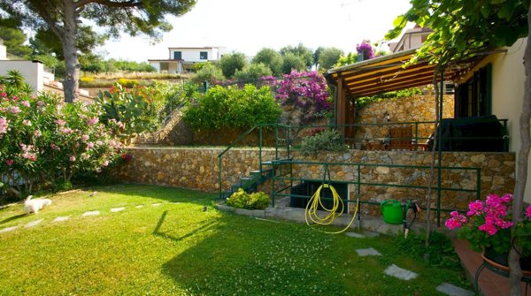 casa indipendente in vendita a Borgio Verezzi