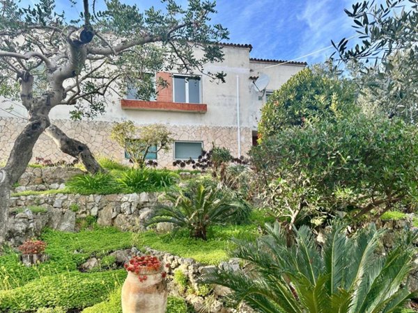 casa indipendente in vendita a Borgio Verezzi in zona Borgio