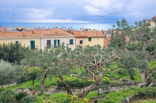 casa indipendente in vendita a Borgio Verezzi in zona Borgio