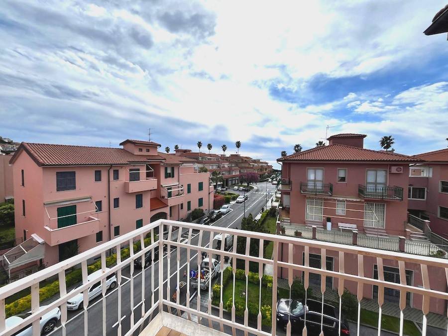 appartamento in vendita a Borgio Verezzi in zona Borgio