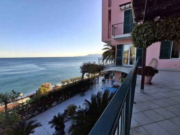 appartamento in vendita a Borgio Verezzi in zona Borgio