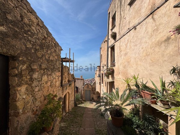 appartamento in vendita a Borgio Verezzi in zona Verezzi