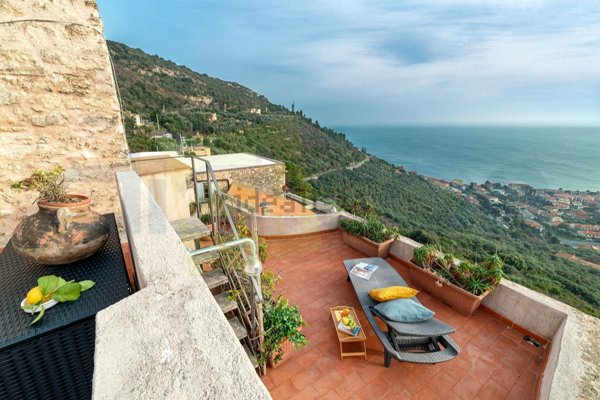 quadrivano in vendita a Borgio Verezzi in zona Verezzi