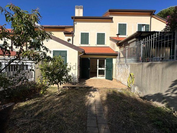 casa indipendente in vendita a Borgio Verezzi