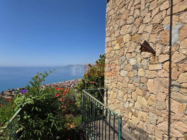 casa indipendente in vendita a Borgio Verezzi in zona Borgio