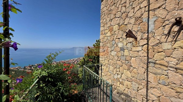 casa indipendente in vendita a Borgio Verezzi in zona Verezzi