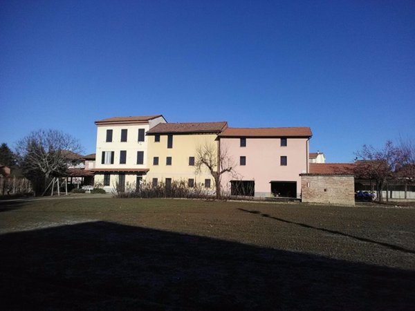 casa indipendente in vendita a Mantova in zona Castelnuovo