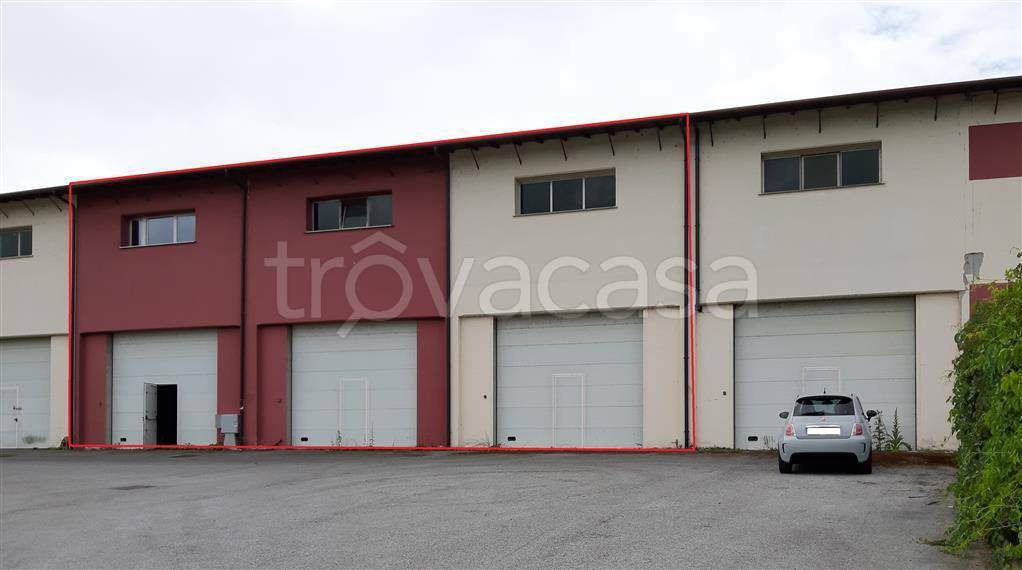 locale commerciale in vendita a Cairo Montenotte
