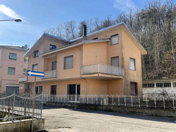 casa indipendente in vendita a Cairo Montenotte