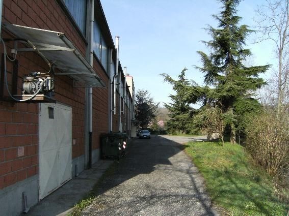 locale commerciale in vendita a Cairo Montenotte in zona Carnovale