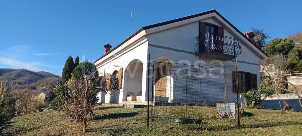 casa indipendente in vendita a Cairo Montenotte