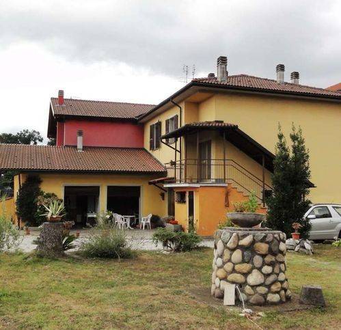 casa indipendente in vendita a Cairo Montenotte in zona Ville