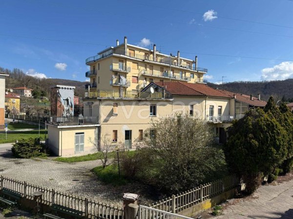 casa indipendente in vendita a Cairo Montenotte in zona Bragno