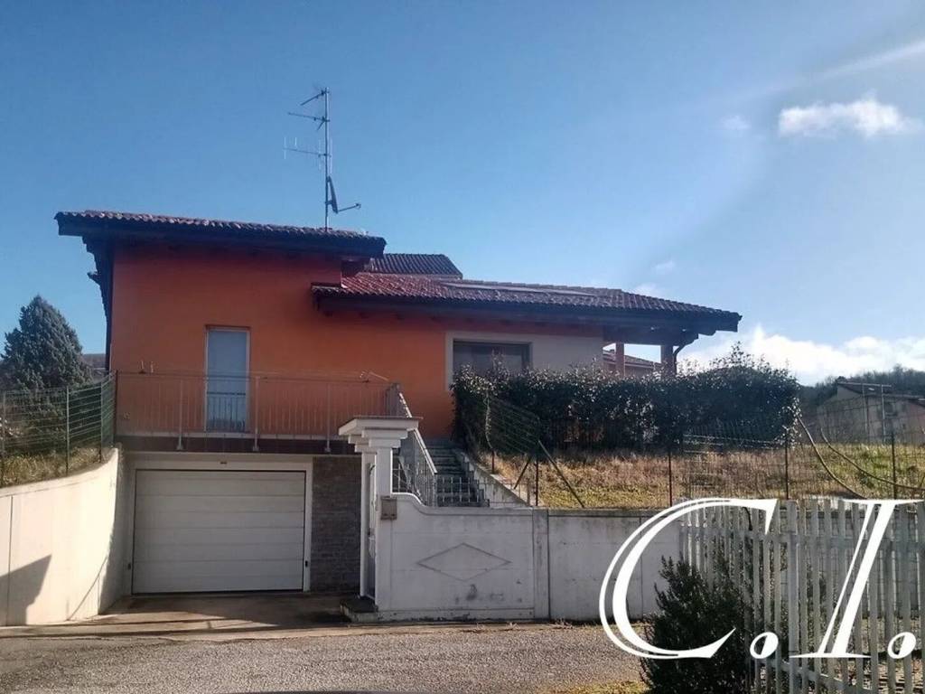 casa indipendente in vendita a Cairo Montenotte