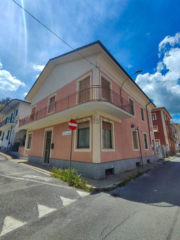casa indipendente in vendita a Cairo Montenotte